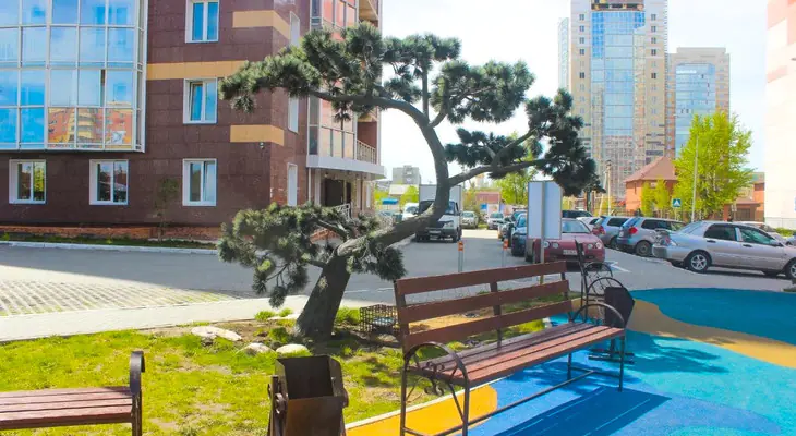 ЖК Крымский лавочка в зоне отдыха
